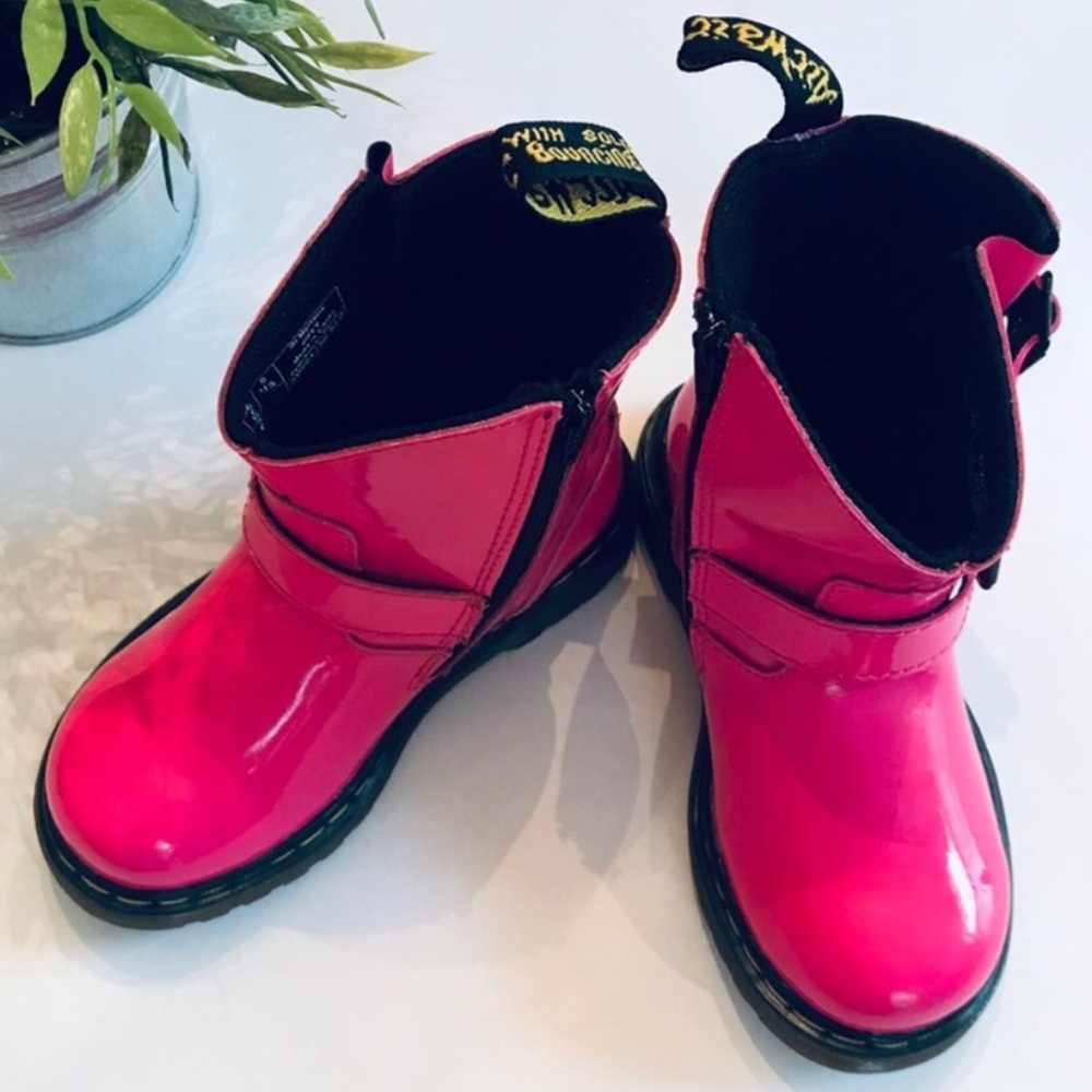 Pretty in Pink❤️girl size 9c dr. Marten boots